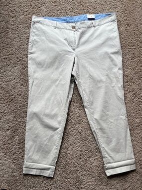 Talbots Women’s Light Khaki Weekend Chino Pants, with pockets. Size 20W